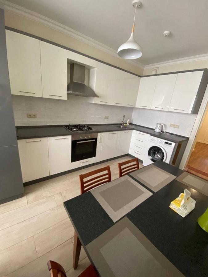Appartement Avec 2 Chambres En Centre Ville Chisináu Exterior foto